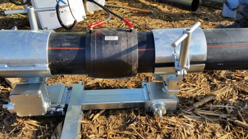 R HY P tete pivotantes<br />
Positionneur utilisé pour une opération d’électrosoudage par manchon